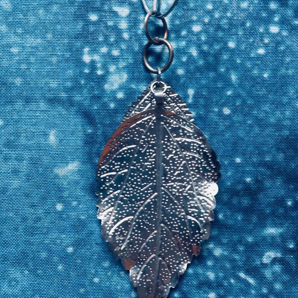 Silver leaf necklace - Picture 5 of 6